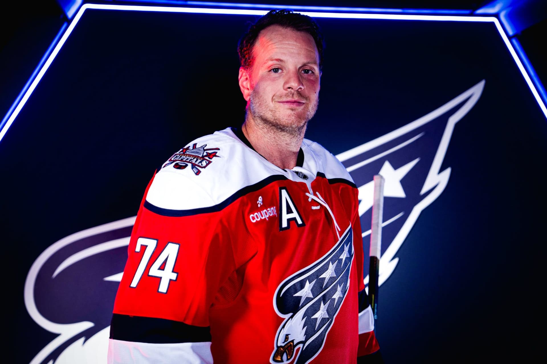 https://display.dailyhive.com/uploads/2025/09/Capitals-jersey-1.jpg