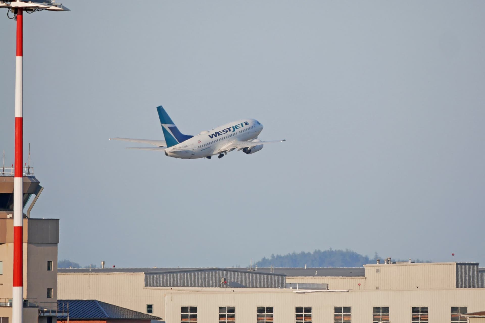 https://display.dailyhive.com/uploads/2025/09/bc-westjet-fight.jpg