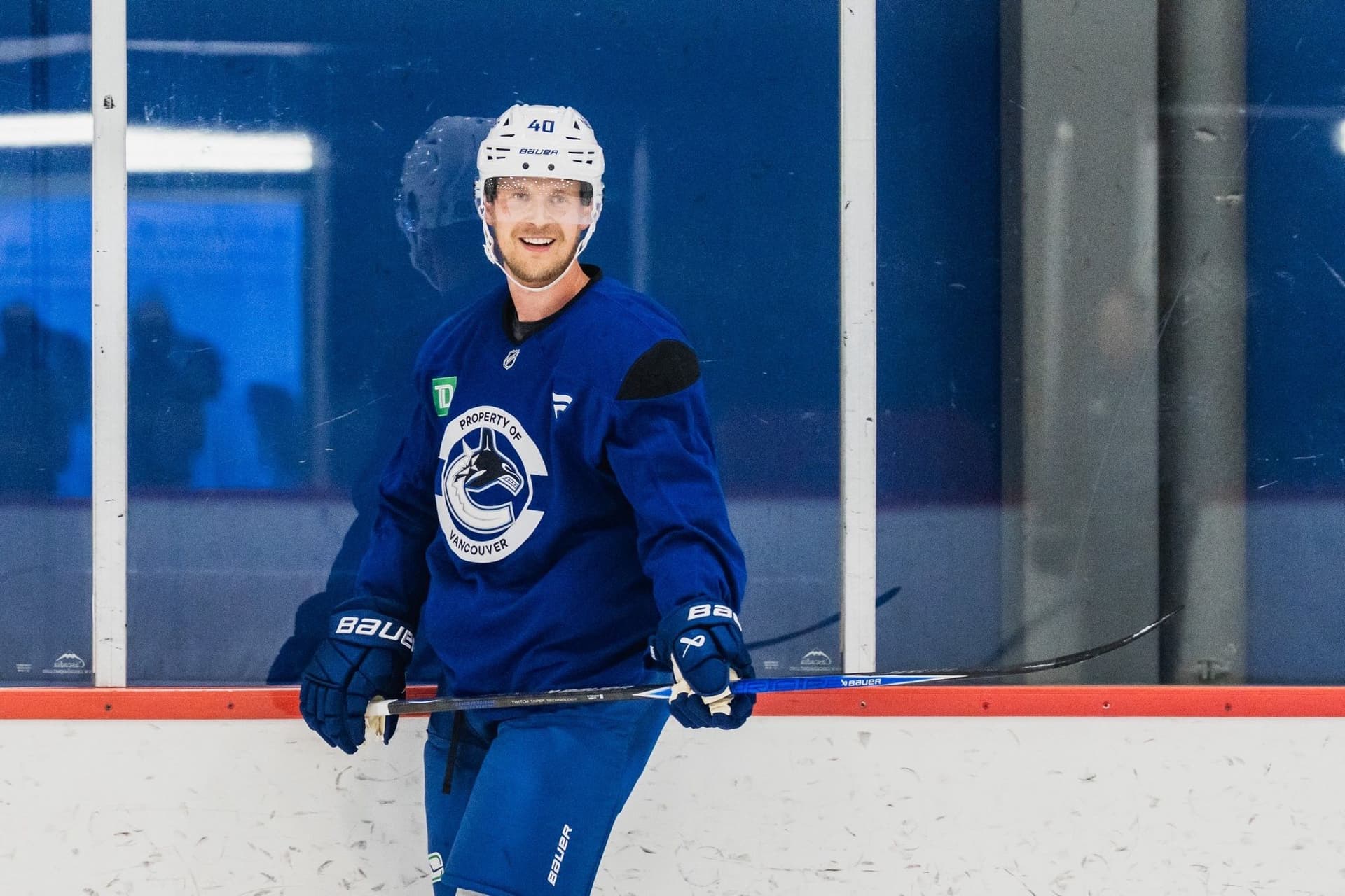 https://display.dailyhive.com/uploads/2025/09/elias-pettersson-canucks-practice.jpeg