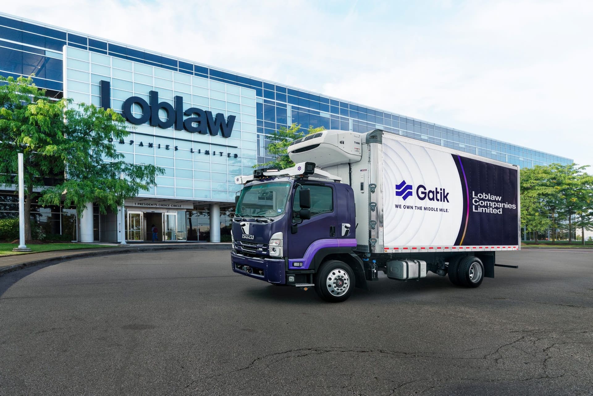 https://display.dailyhive.com/uploads/2025/09/loblaw-truck-e1758661836152.jpg