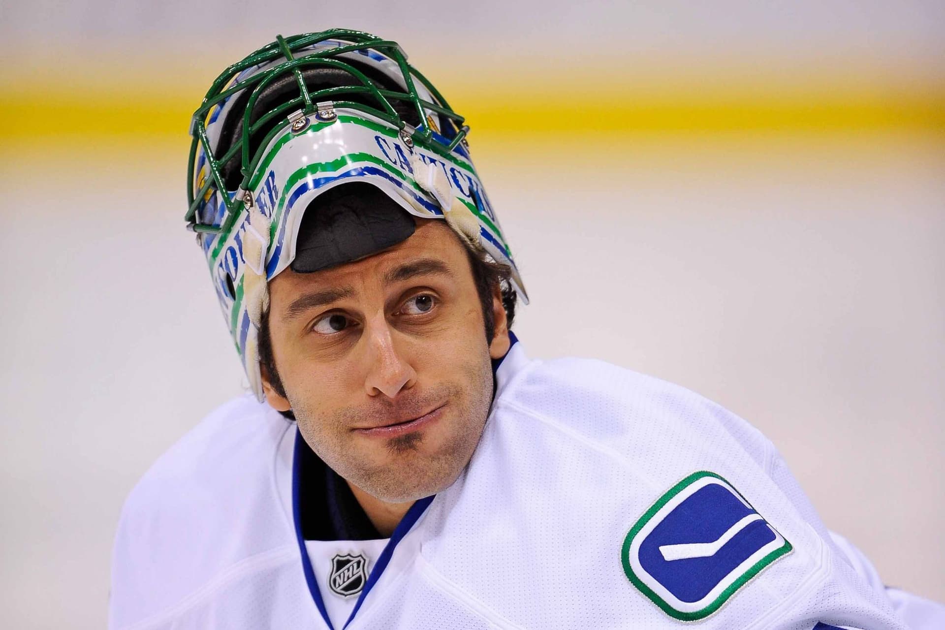 https://display.dailyhive.com/uploads/2025/09/roberto-luongo-canucks-2012.jpg