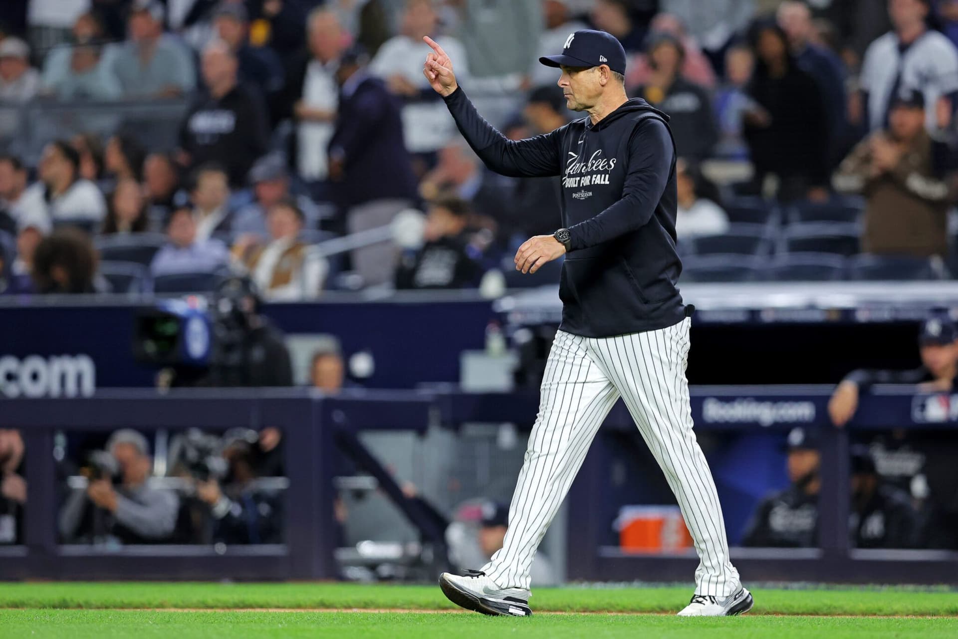 https://display.dailyhive.com/uploads/2025/10/aaron-boone-yankees-scaled-e1760636790599.jpg