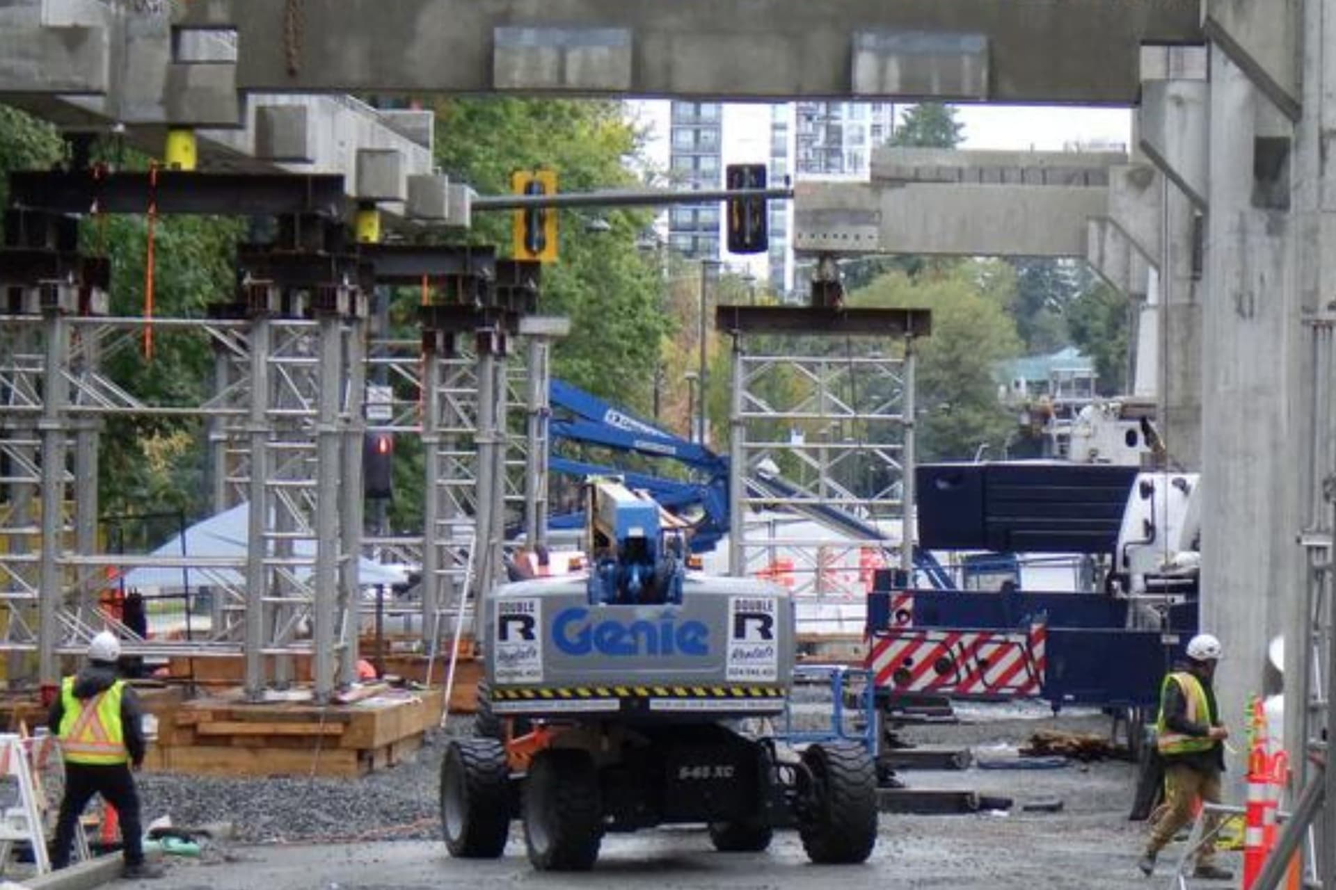 https://display.dailyhive.com/uploads/2025/10/fraser-highway-closure.jpg