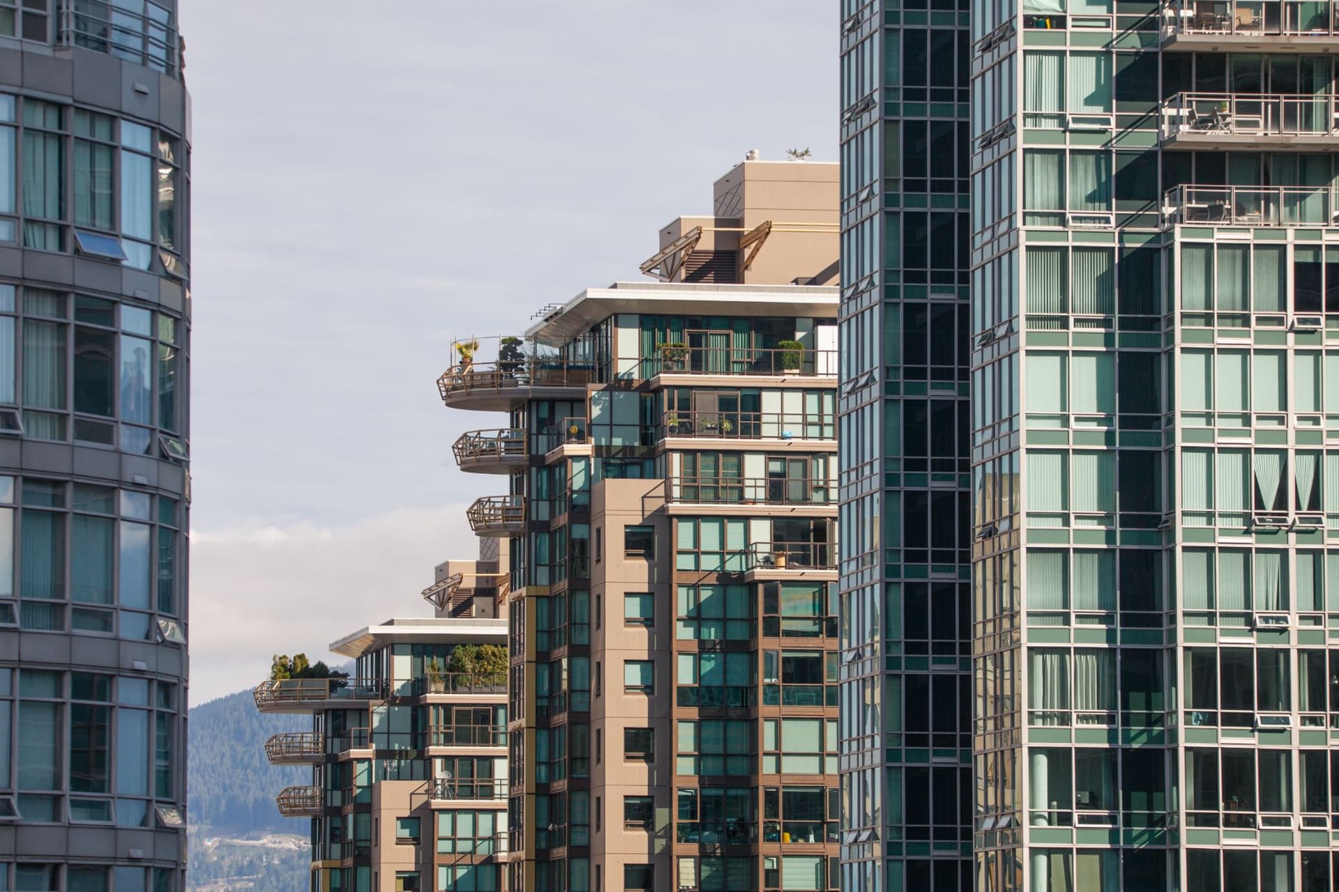 https://display.dailyhive.com/uploads/2025/10/vancouver-rent-bc.jpg