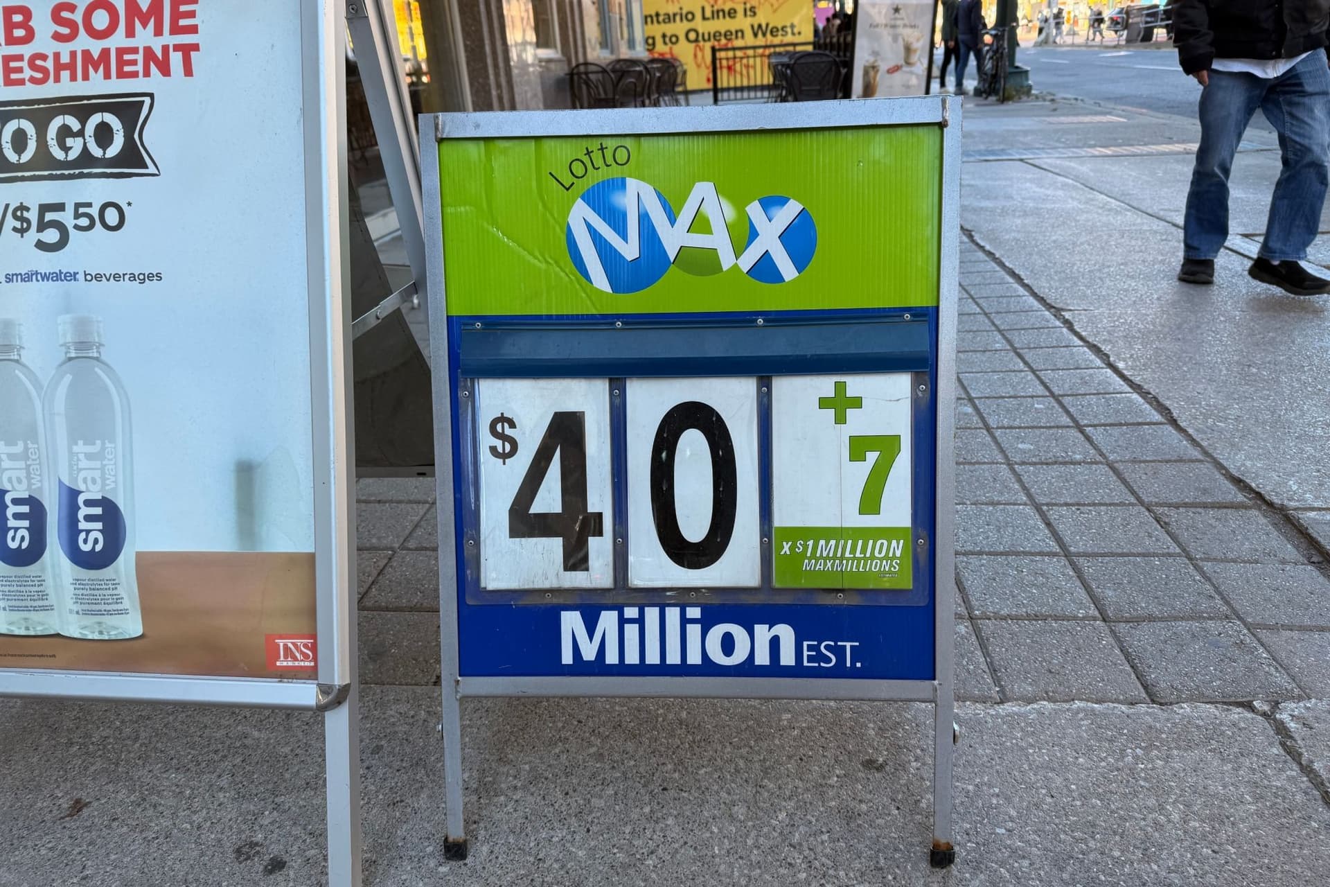 https://images-dh-production-baselayer.dailyhive.com/uploads/2025/10/Lotto-max-19.jpg