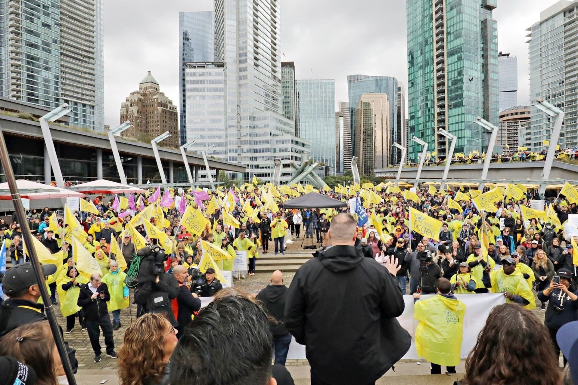 https://images-dh-production-baselayer.dailyhive.com/uploads/2025/10/bcgeu-strike-vancouver-convention-centre-october-1-2025-f.jpg