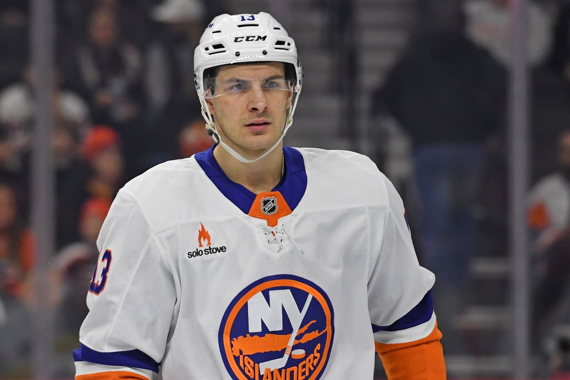 https://images-dh-production-baselayer.dailyhive.com/uploads/2025/11/barzal-islanders-canucks.jpg