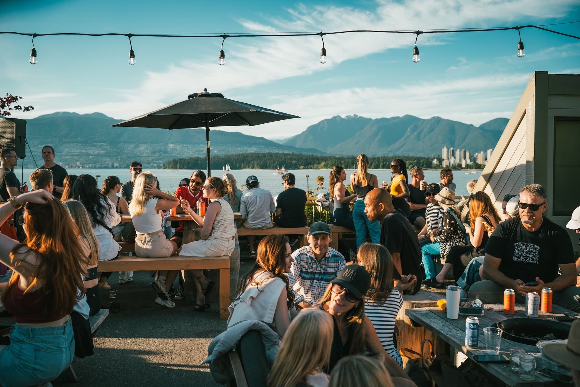 https://images.dailyhive.com/20250618093007/Kitsilano-Pool-Concession-11.jpg