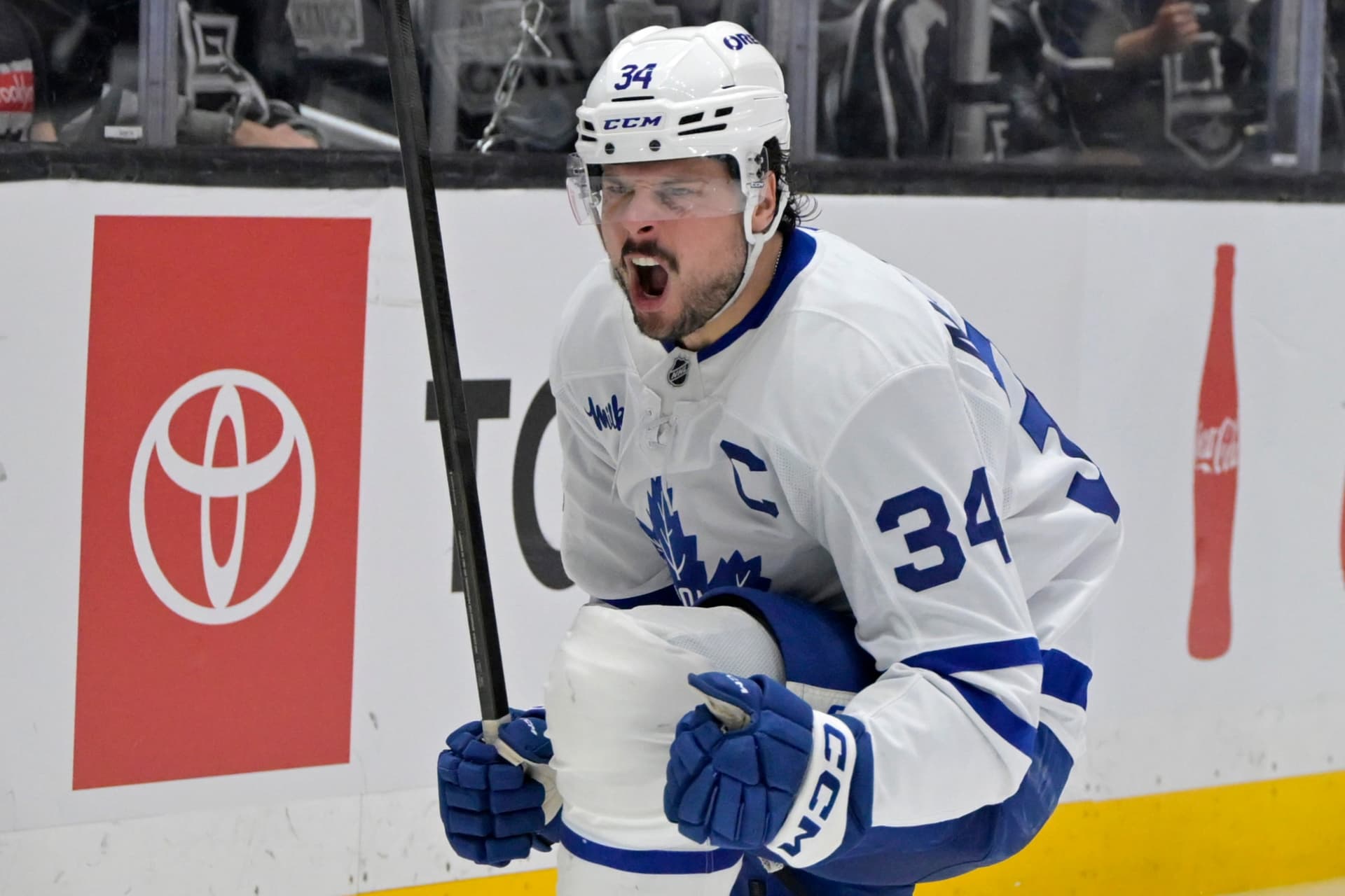 https://prod-static.dailyhive.com/uploads/2025/04/leafs-matthews-2.jpg