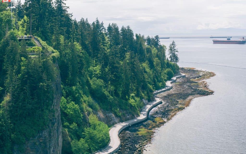 https://www.vancouverplanner.com/wp-content/uploads/2019/04/stanley-park-seawall-1024x640.jpg